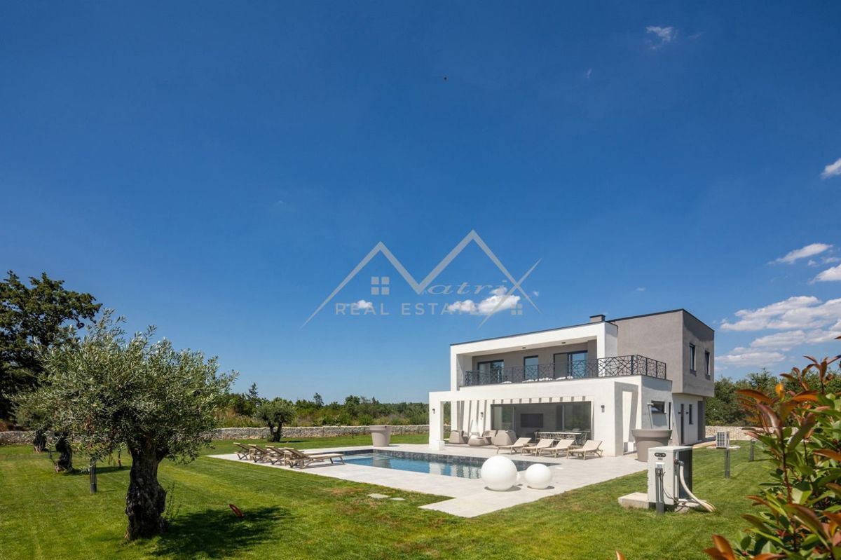 Svetvinčenat, impozantna vila na odlični lokaciji