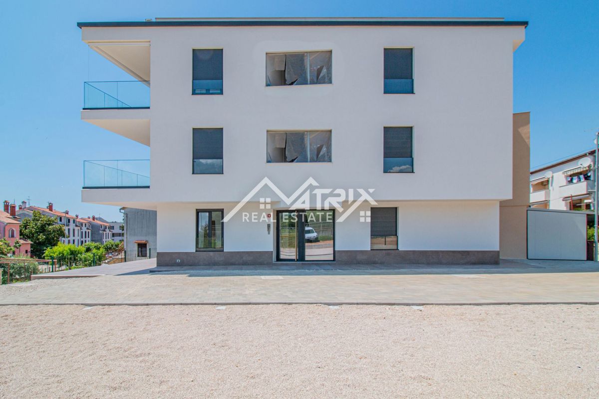 Poreč, Moderno stanovanje v novogradnji 400 m od plaže!