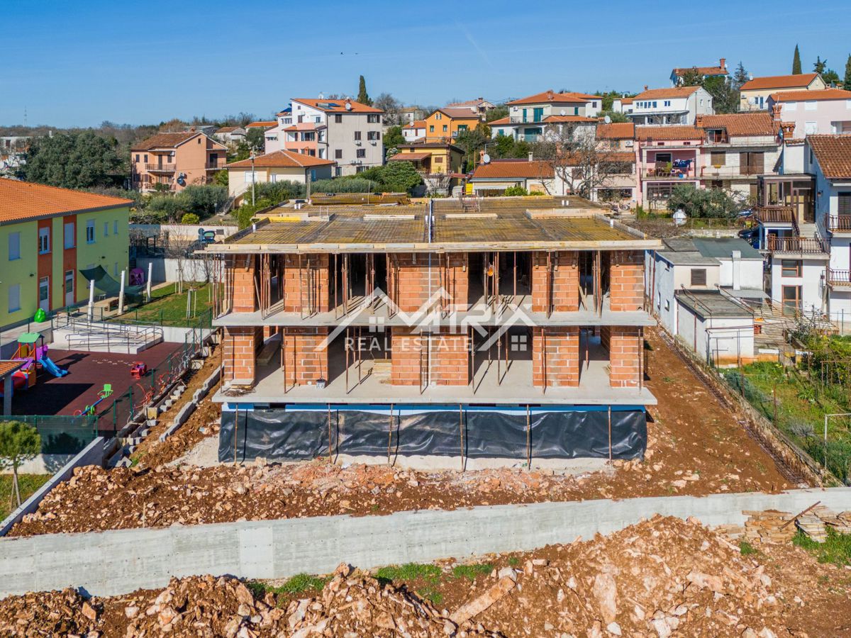 Umag, stanovanje s strešno teraso in pogledom na morje, Novo