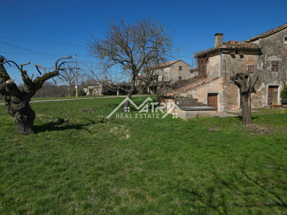 Poreč okolica, starina za popolno obnovo v mirnem kraju