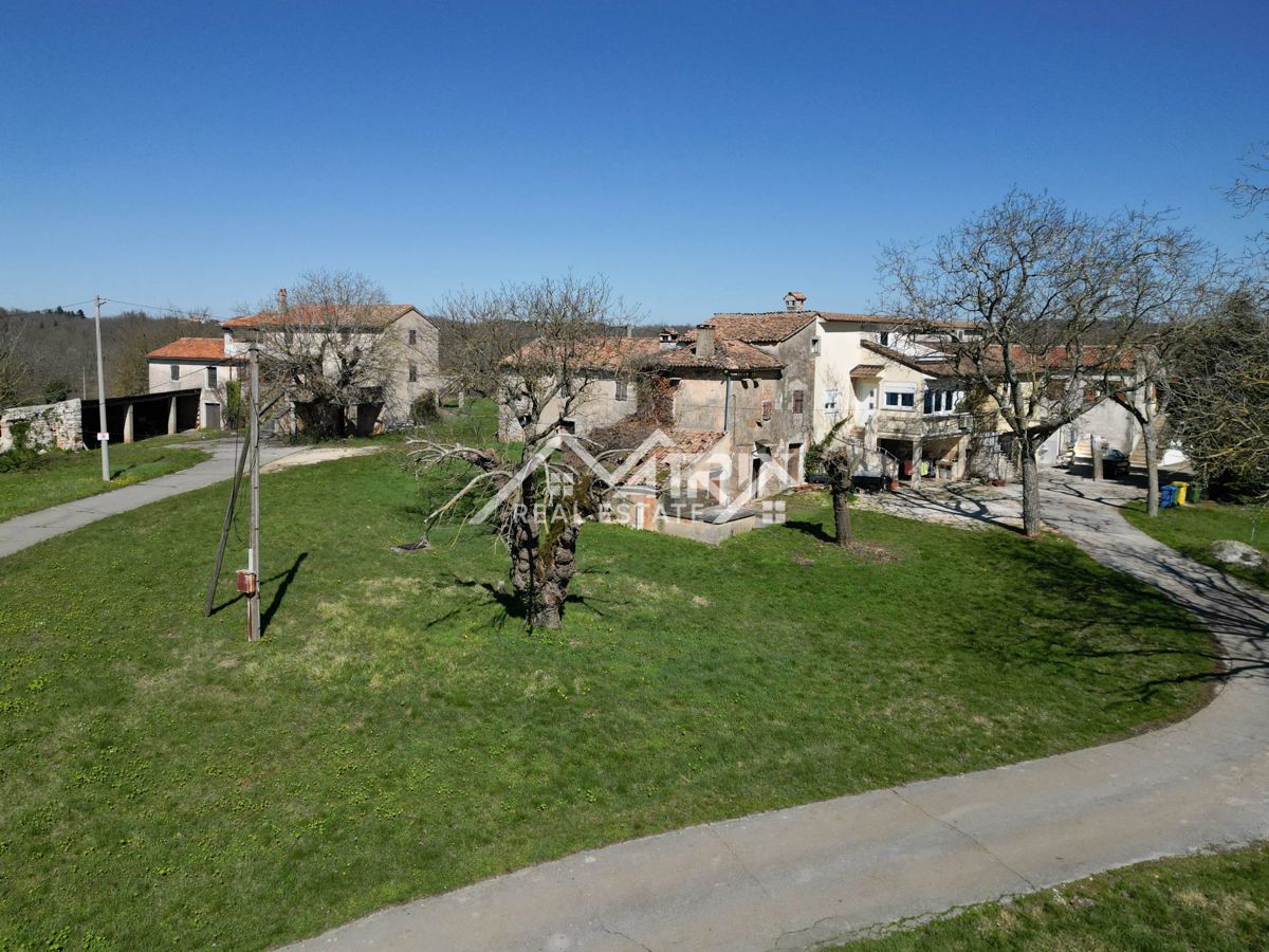 Poreč okolica, starina za popolno obnovo v mirnem kraju