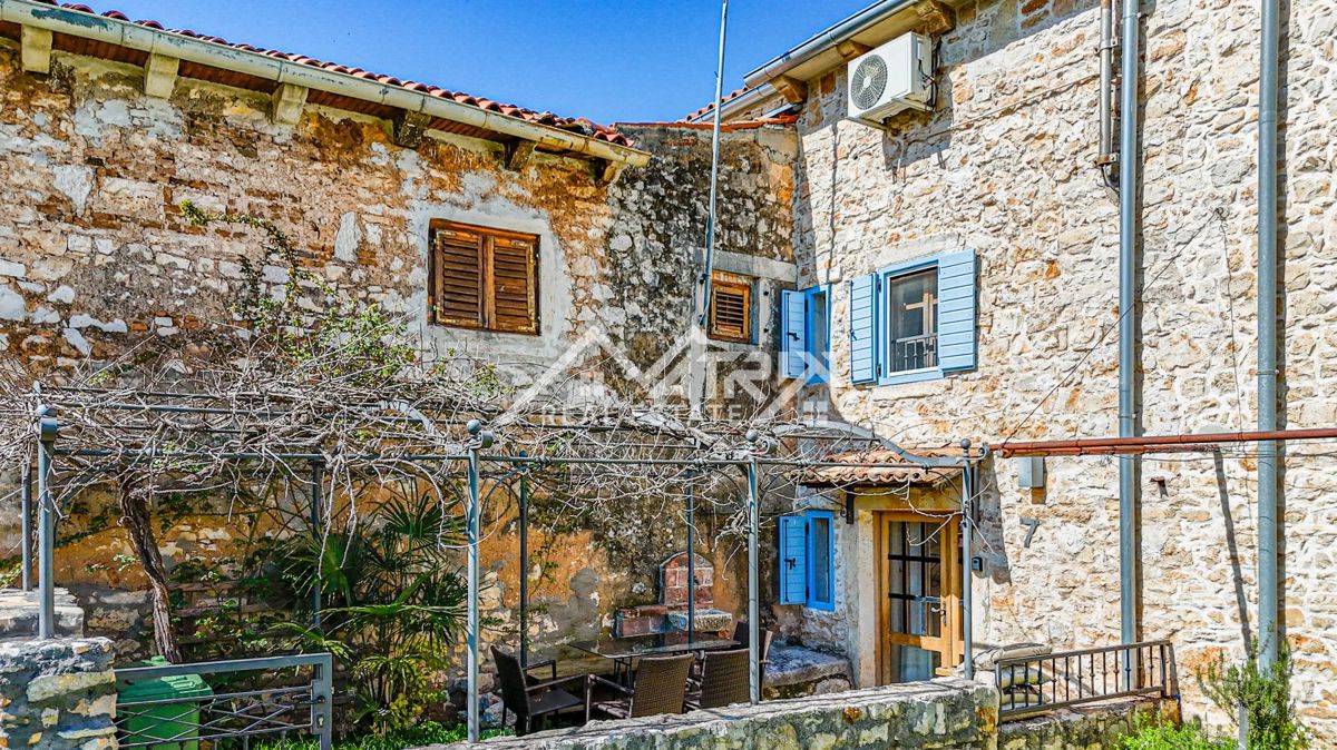 Poreč okolica, prenovljena kamnita hiša z vrtom, opremljena
