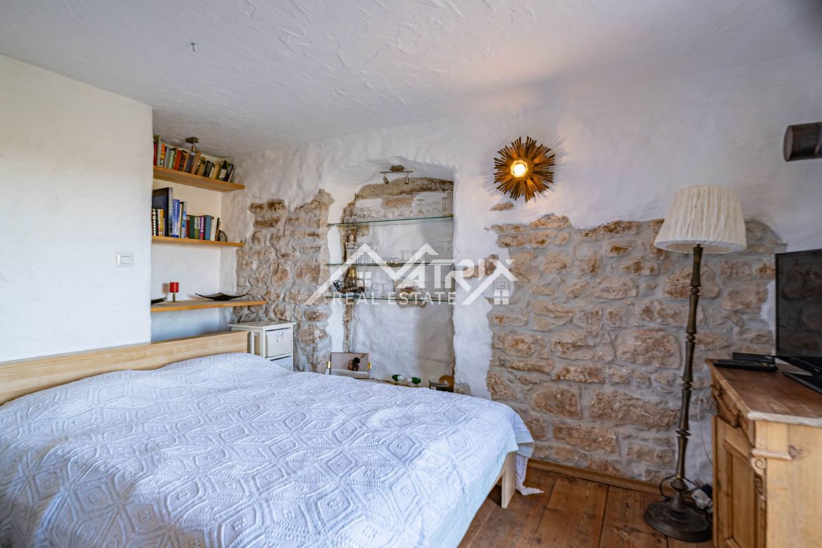 Poreč okolica, prenovljena kamnita hiša z vrtom, opremljena