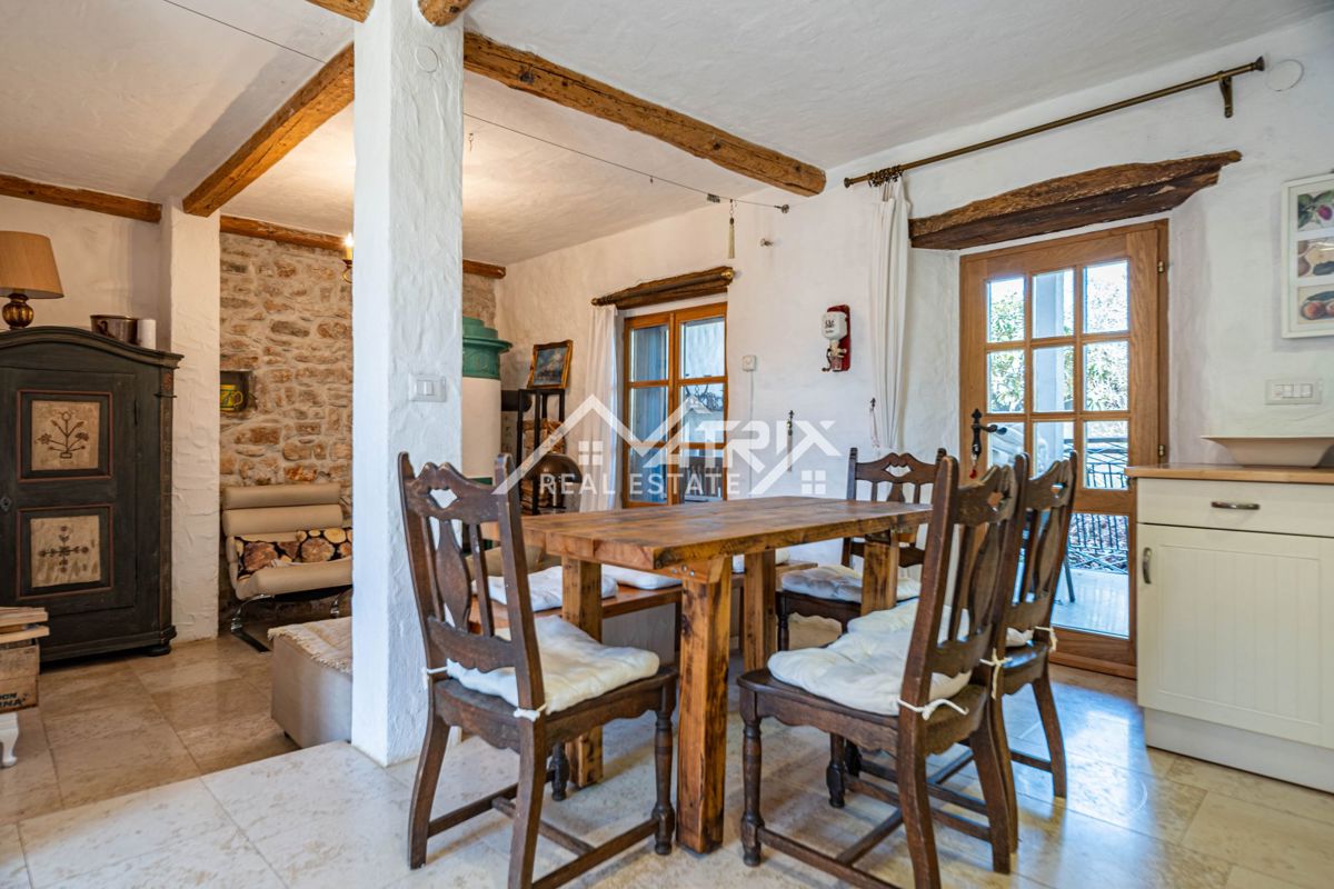 Poreč okolica, prenovljena kamnita hiša z vrtom, opremljena