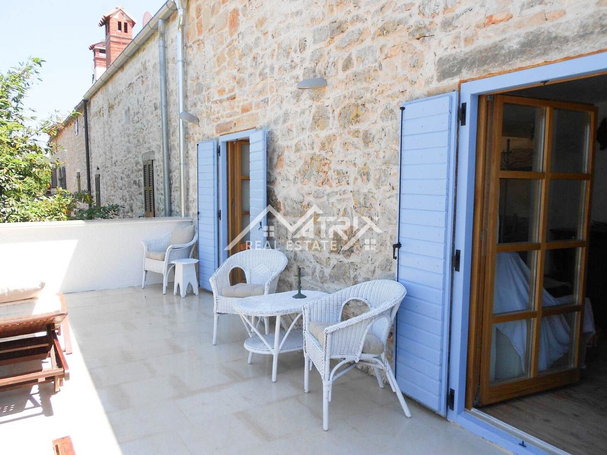 Poreč okolica, prenovljena kamnita hiša z vrtom, opremljena