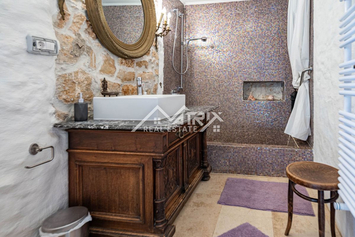 Poreč okolica, prenovljena kamnita hiša z vrtom, opremljena
