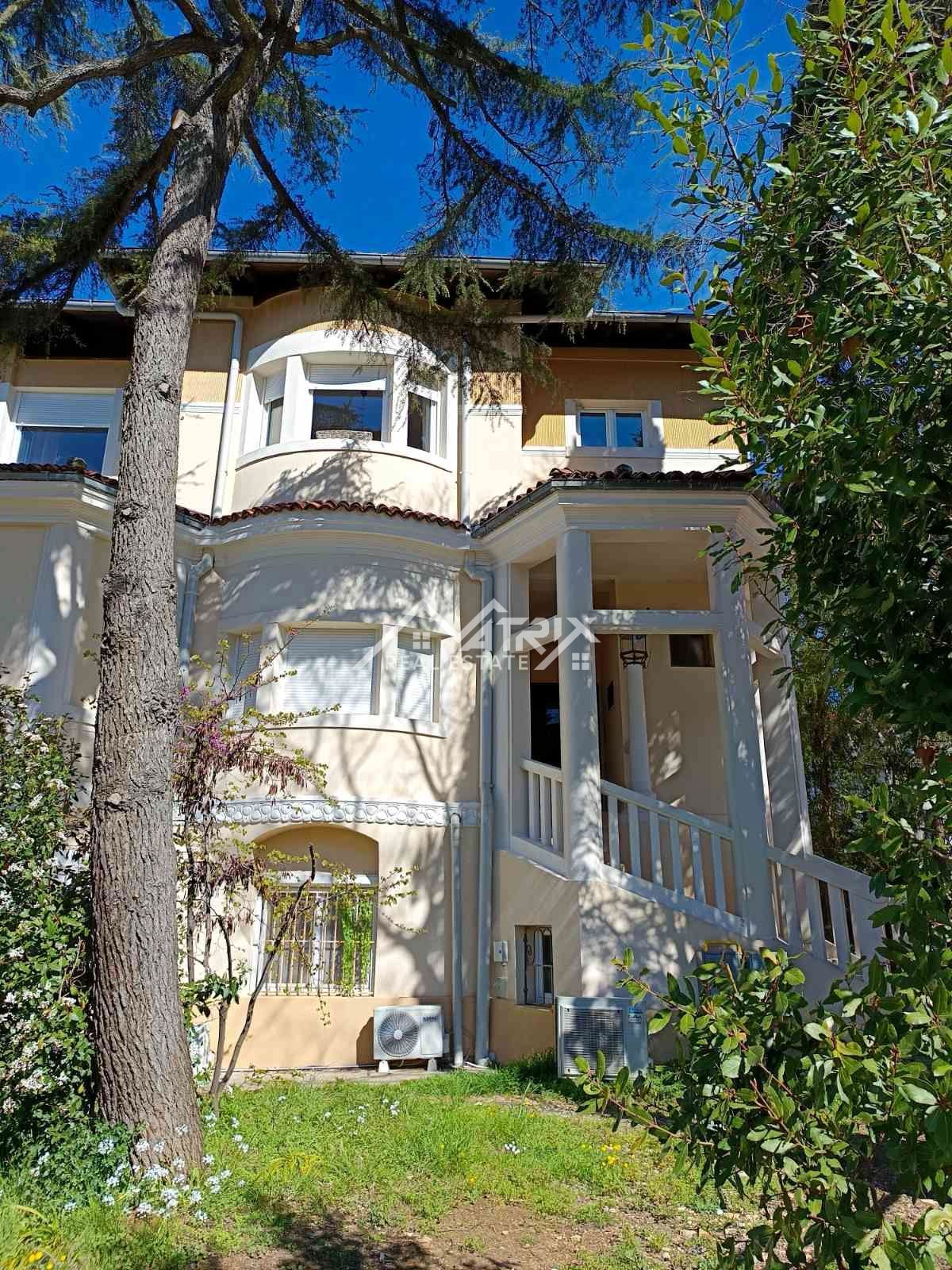 Pula, ekskluzivno stanovanje v avstro-ogrski vili s pogledom na morje
