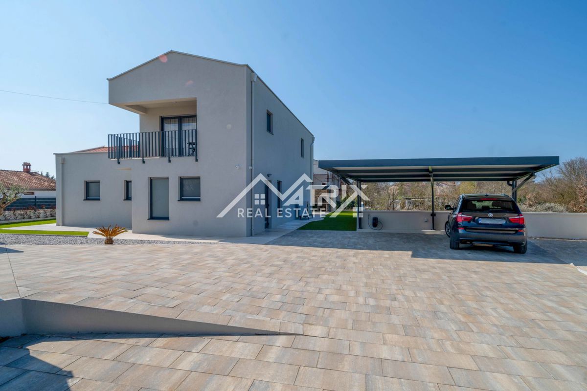 Poreč okolica, moderna vila z ogrevanim bazenom