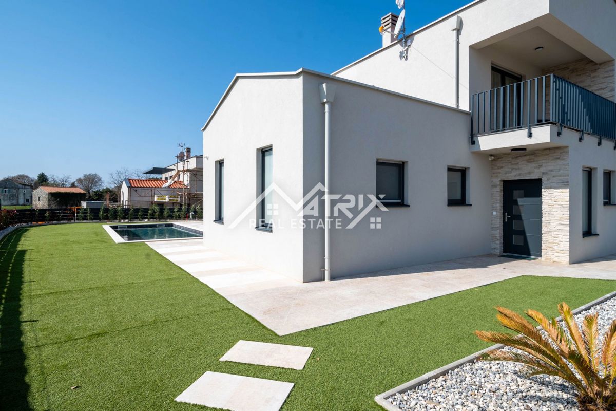 Poreč okolica, moderna vila z ogrevanim bazenom