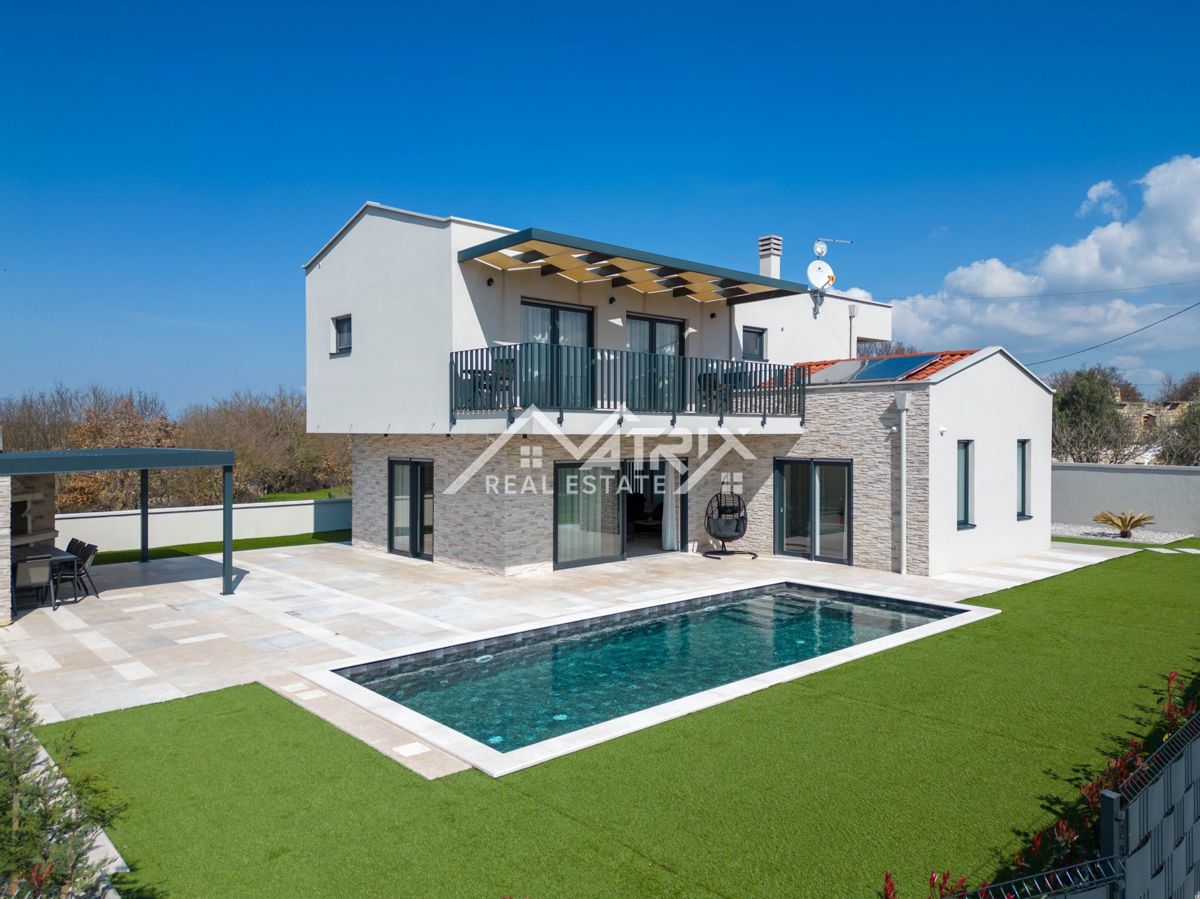 Poreč okolica, moderna vila z ogrevanim bazenom