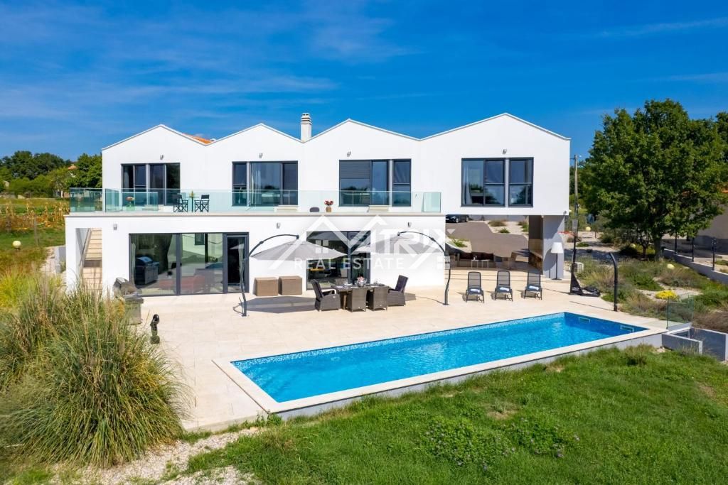 Okolica Poreča, moderna vila s 6 spalnicami