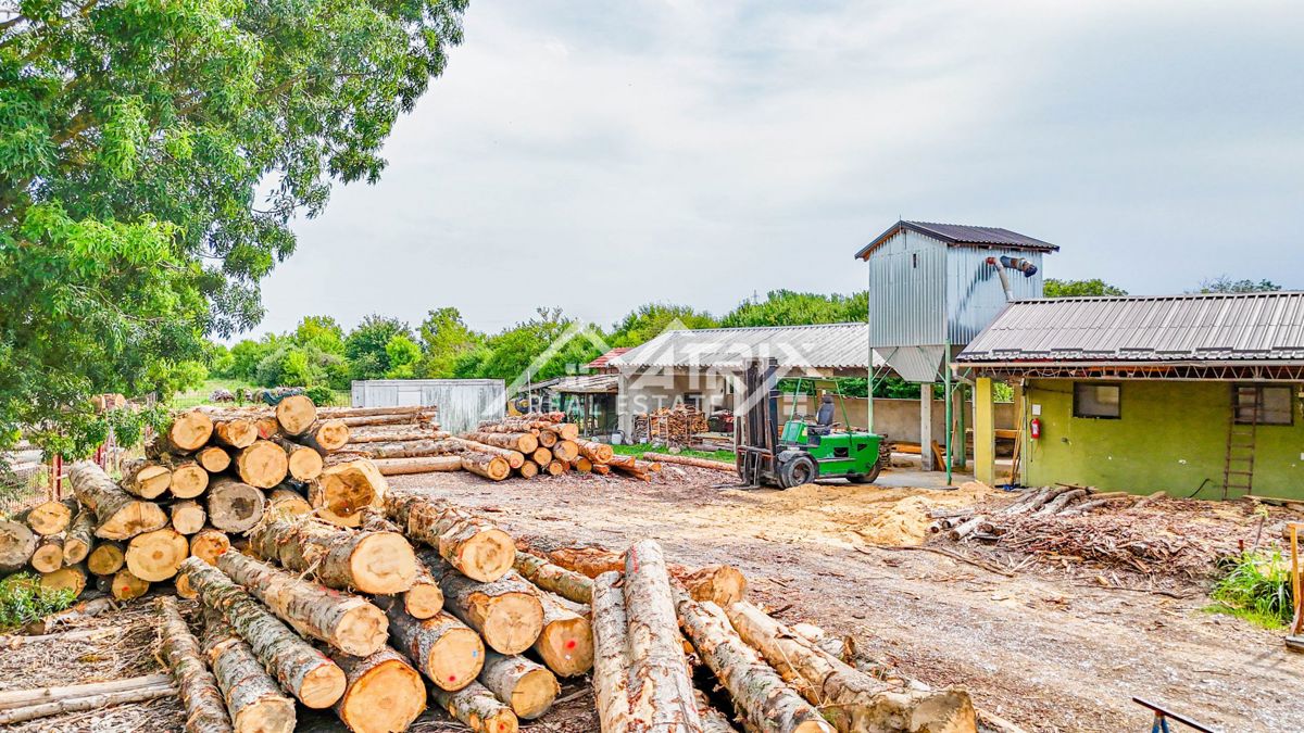 Poslovni prostor Poganovci, Podgorač, 1.500m2