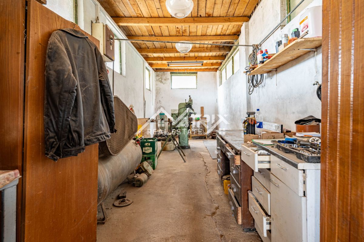 Poslovni prostor Poganovci, Podgorač, 1.500m2