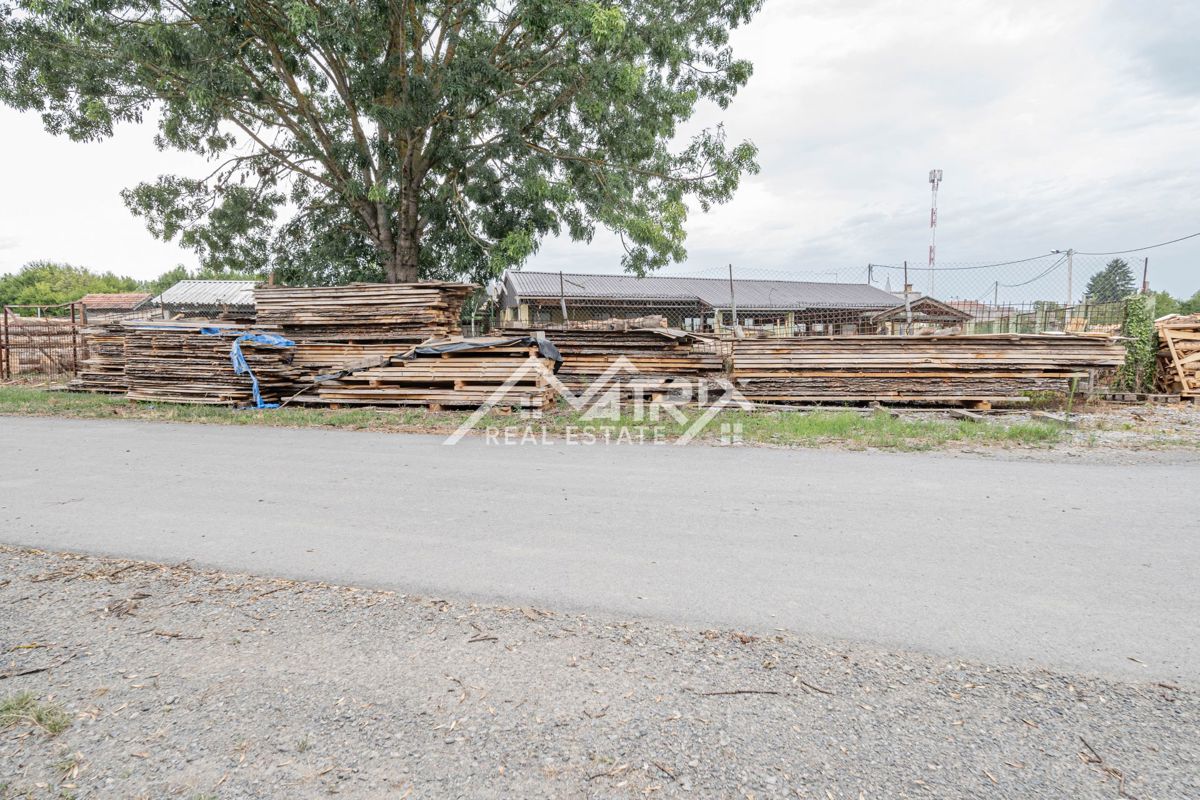Poslovni prostor Poganovci, Podgorač, 1.500m2