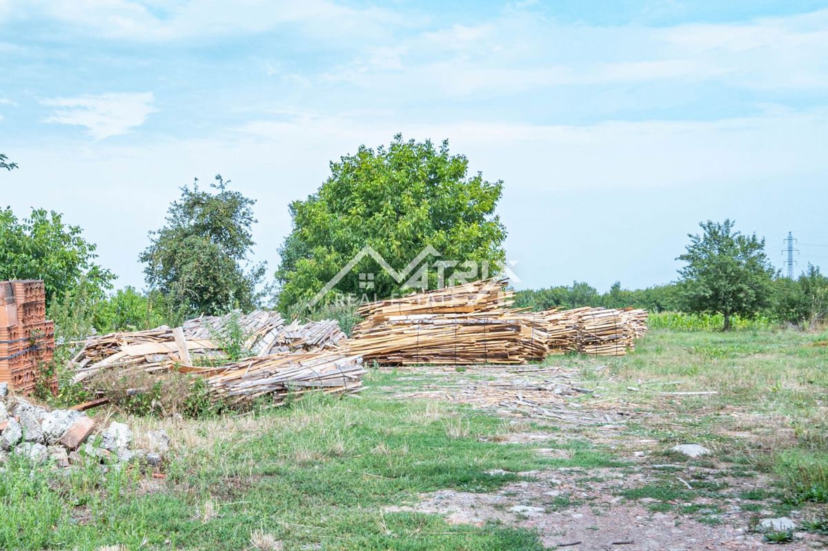 Poslovni prostor Poganovci, Podgorač, 1.500m2