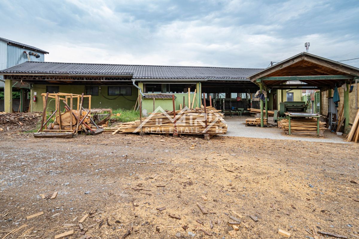 Poslovni prostor Poganovci, Podgorač, 1.500m2