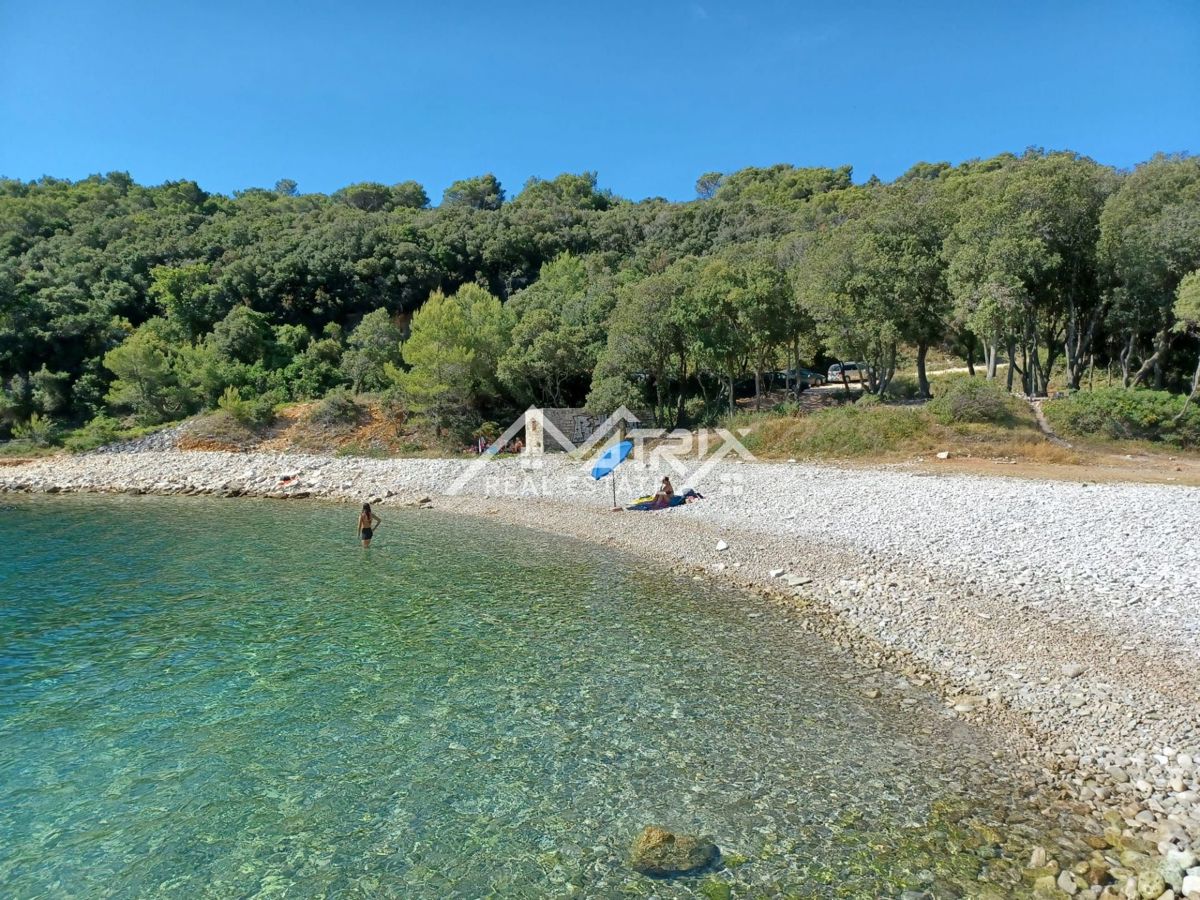 Območje Marčana, čudovita parcela na privlačni lokaciji, 5 min od morja