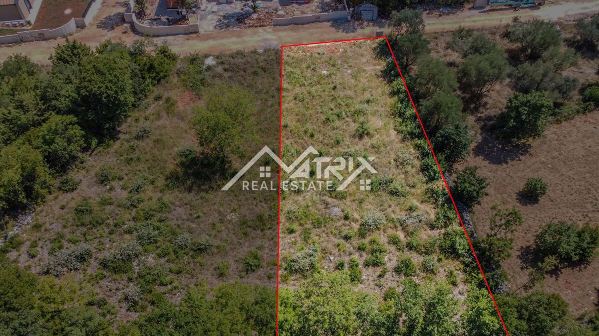 Območje Marčana, čudovita parcela na privlačni lokaciji, 5 min od morja