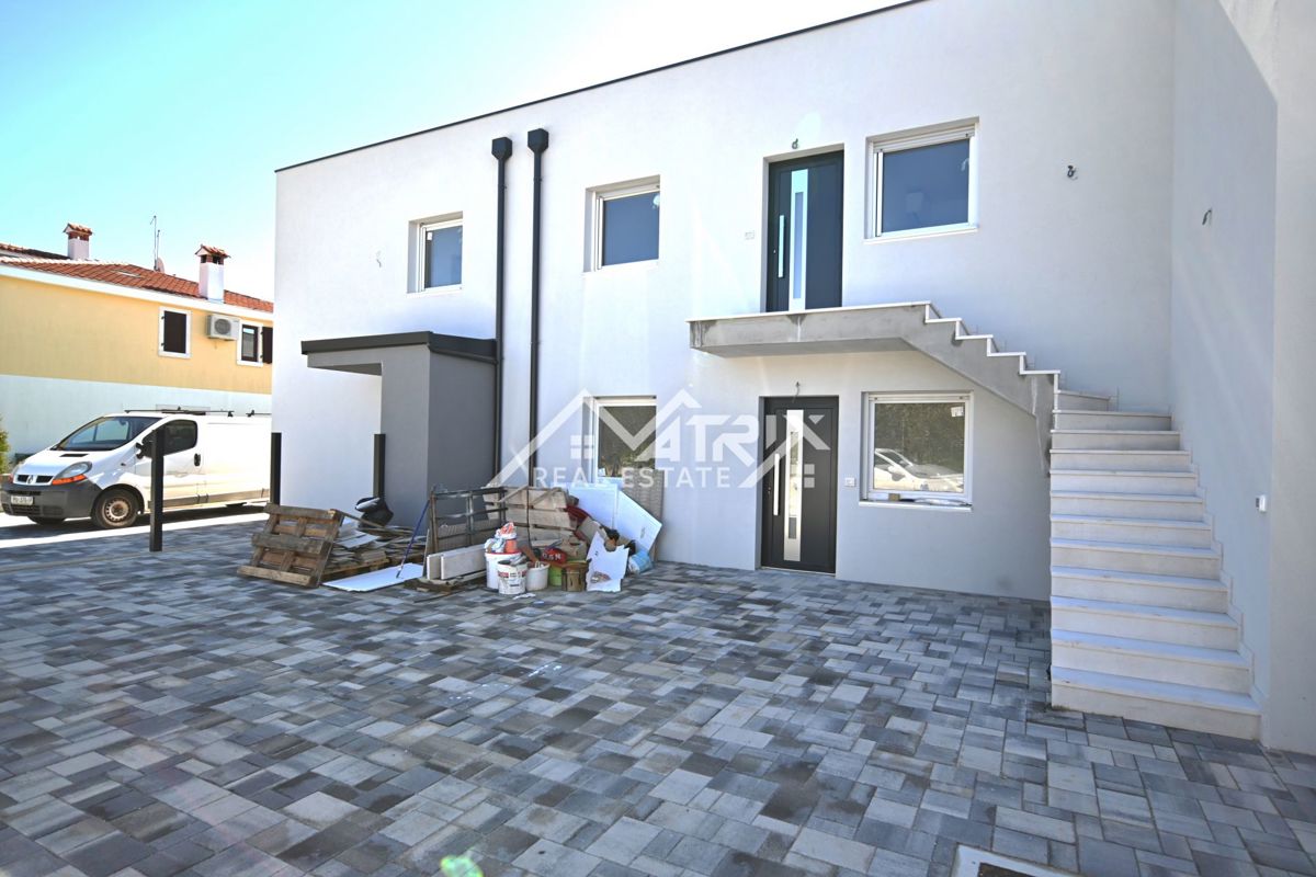 Novigrad, nov sodoben apartma z vrtom