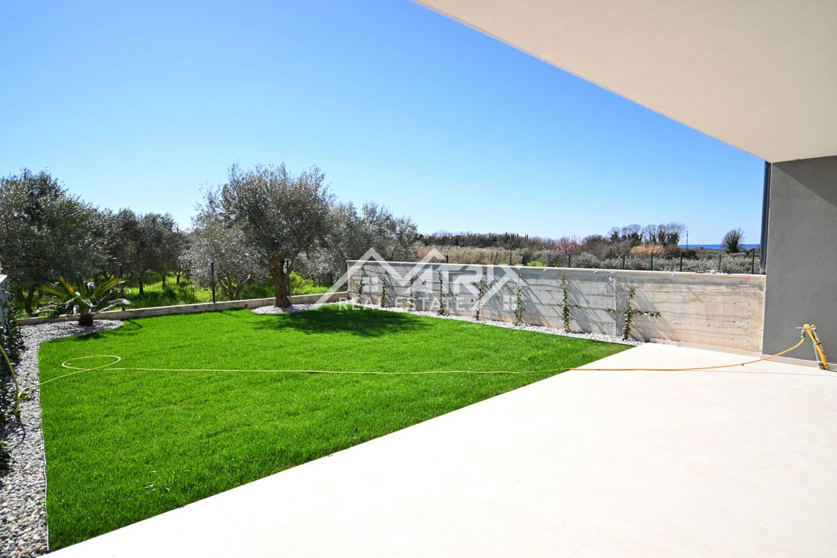 Novigrad, nov sodoben apartma z vrtom