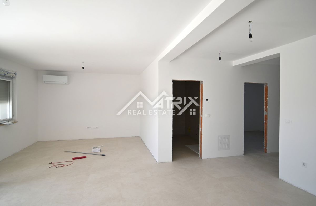 Novigrad, nov sodoben apartma z vrtom