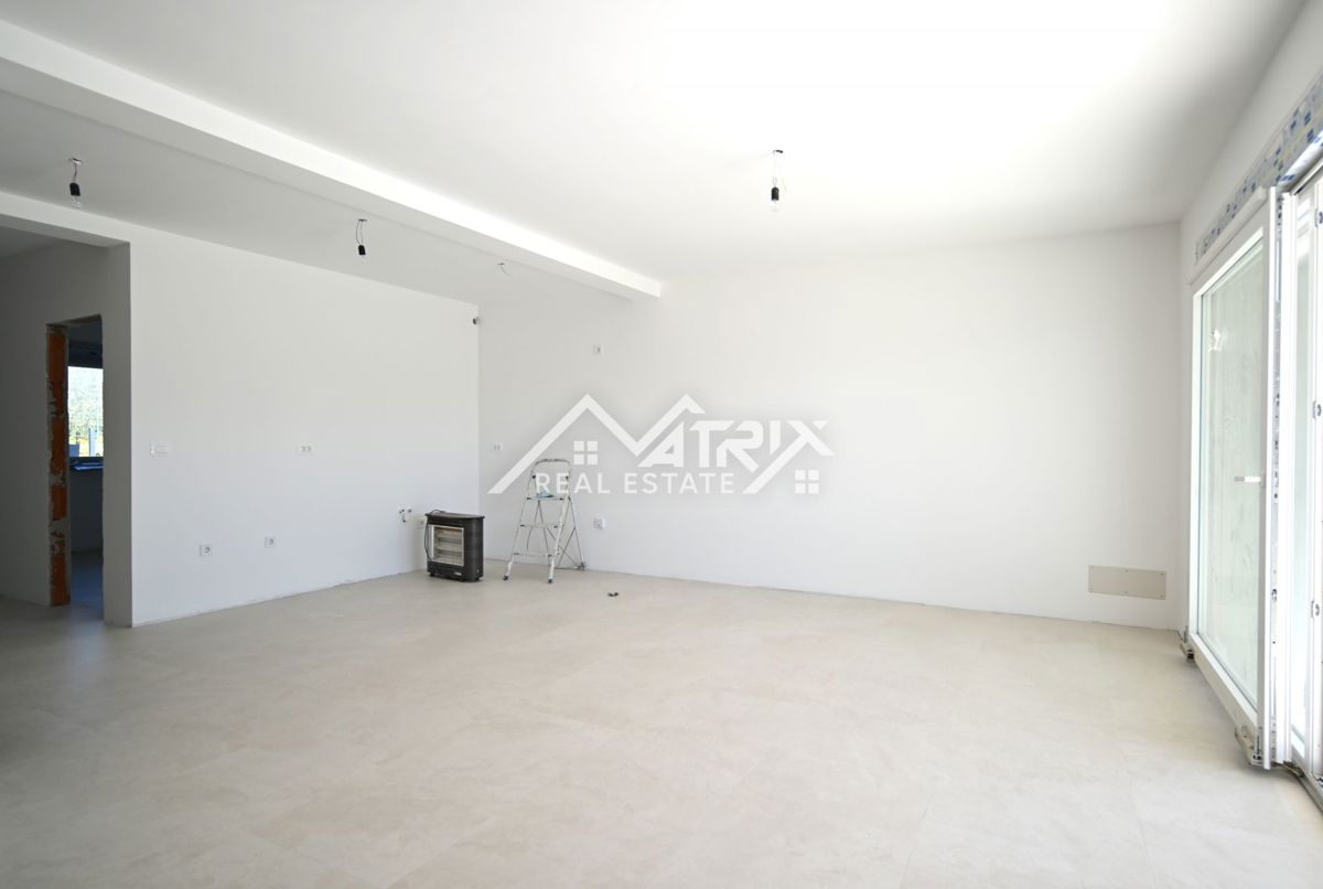 Novigrad, nov sodoben apartma z vrtom