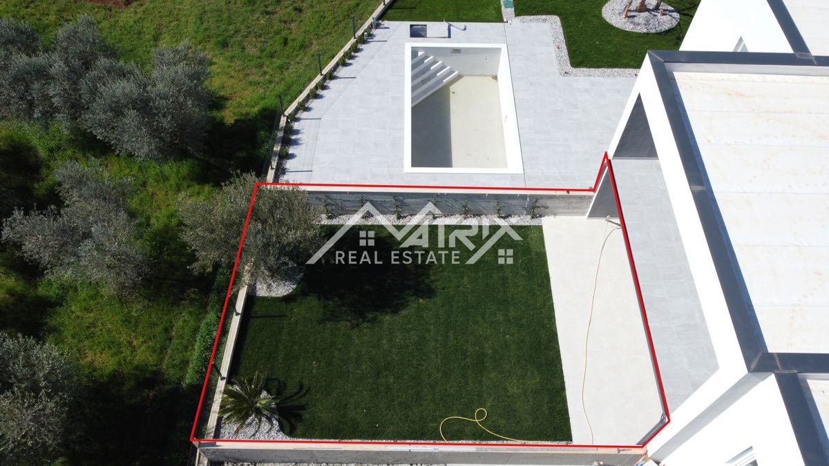 Novigrad, nov sodoben apartma z vrtom