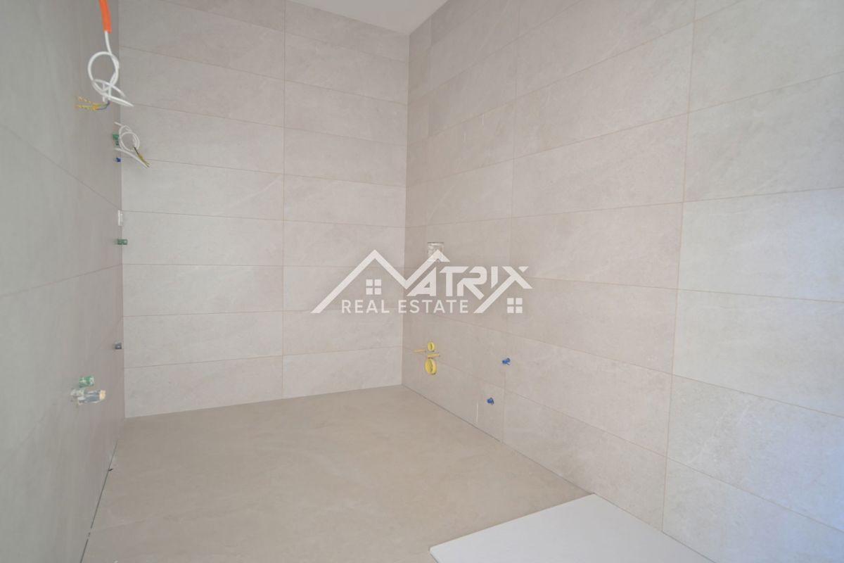 Novigrad, nov sodoben apartma z vrtom