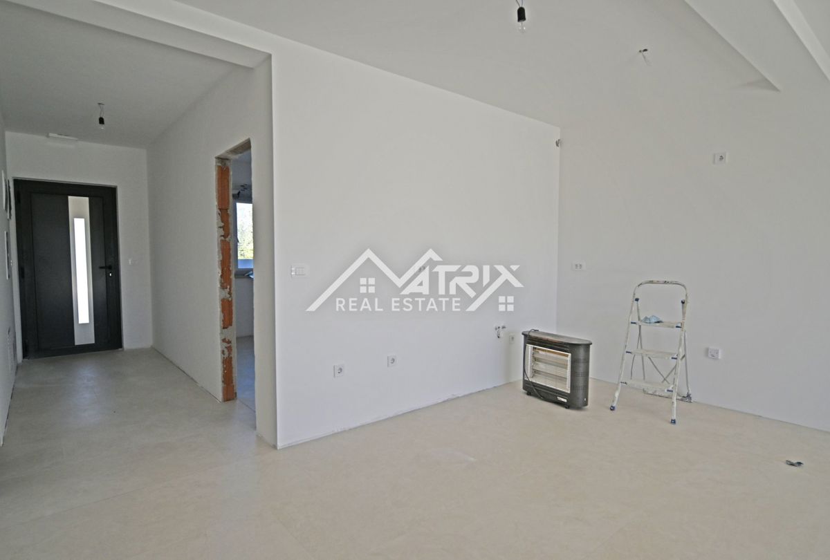 Novigrad, nov sodoben apartma z vrtom