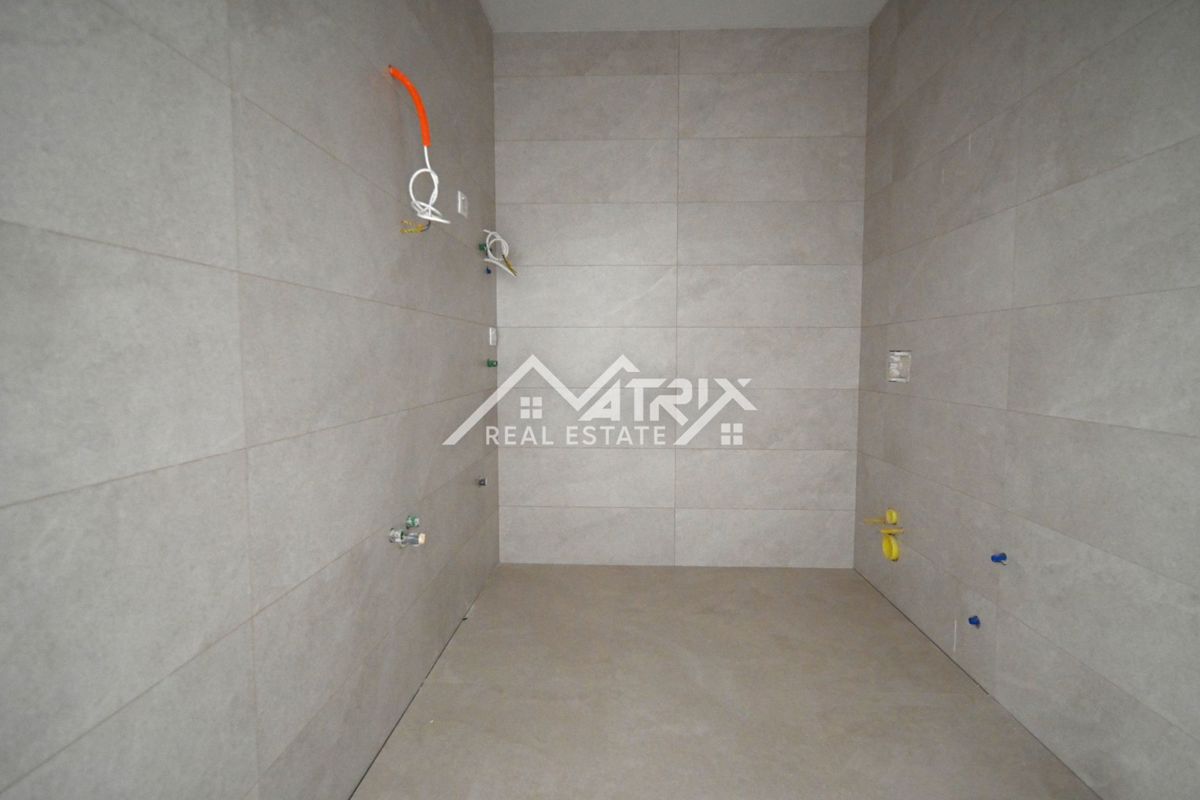 Novigrad, nov sodoben apartma z vrtom