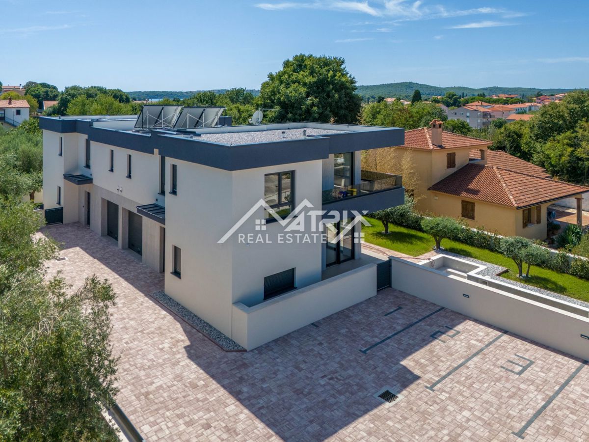 Medulin, moderna hiša z bazenom v bližini morja in centra!