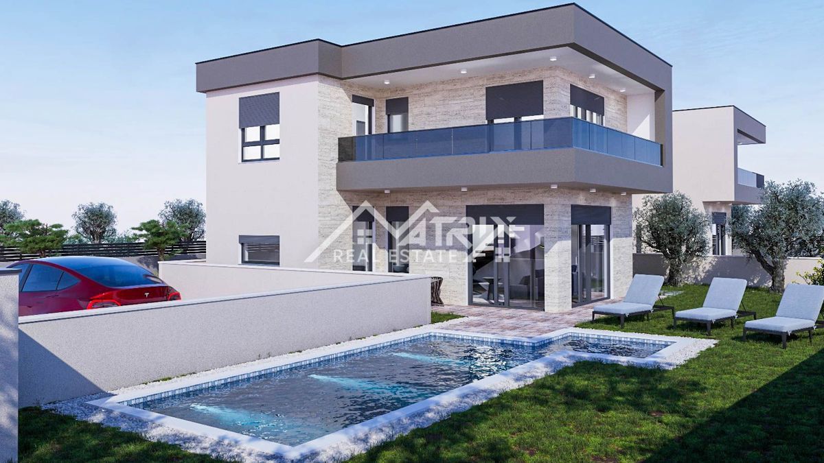 Medulin, moderna hiša z bazenom v bližini morja in centra!