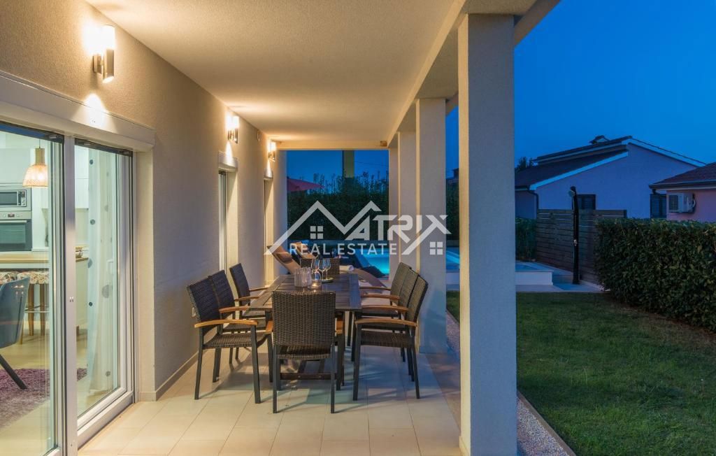 Poreč okolica, samostojna hiša z bazenom