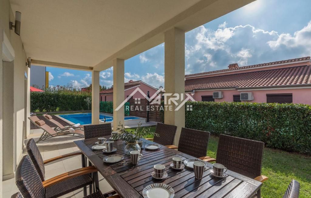 Poreč okolica, samostojna hiša z bazenom