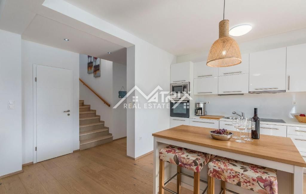 Poreč okolica, samostojna hiša z bazenom