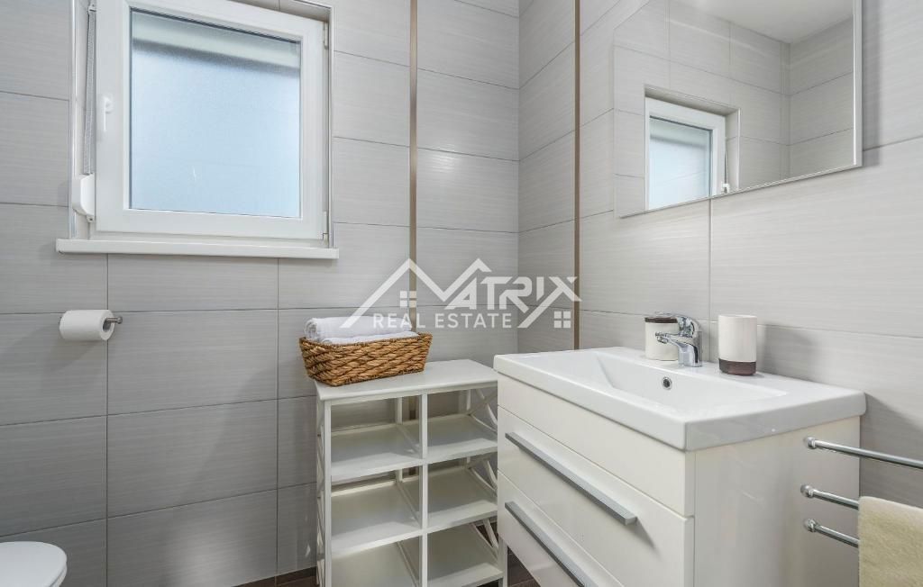 Poreč okolica, samostojna hiša z bazenom