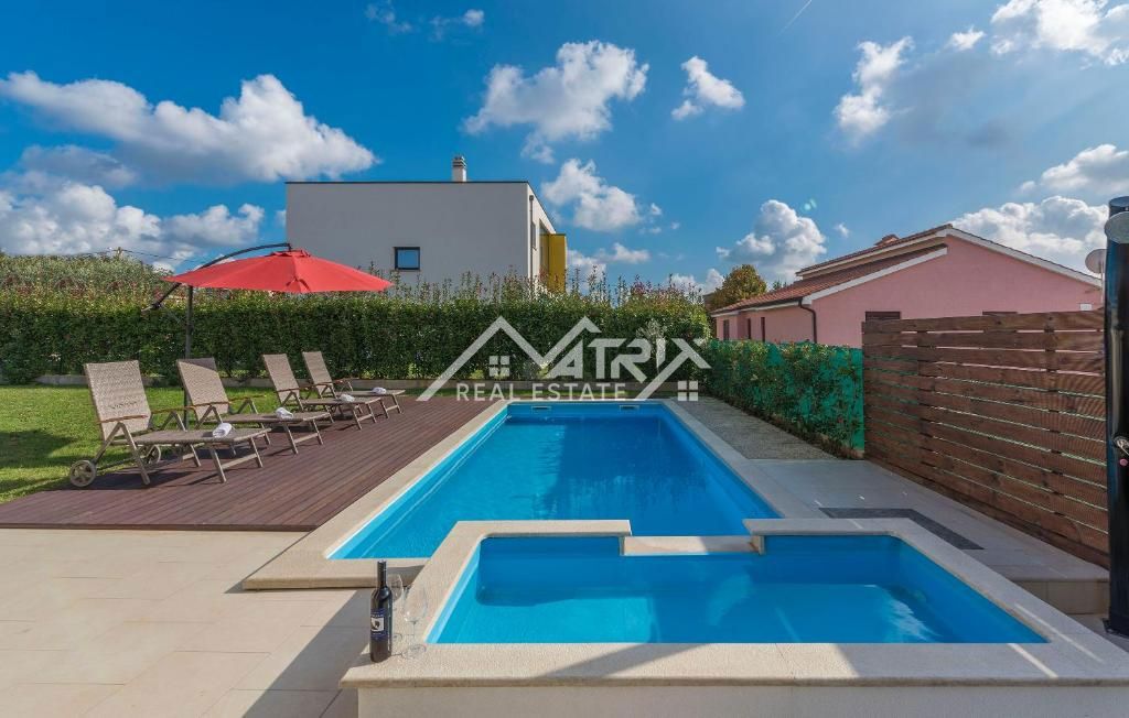 Poreč okolica, samostojna hiša z bazenom