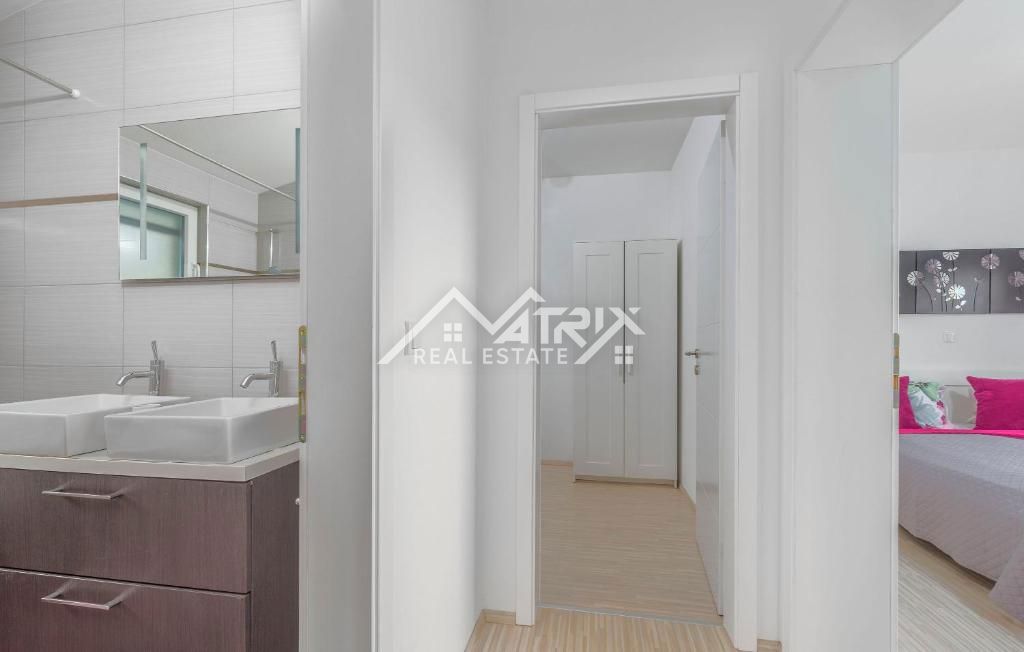 Poreč okolica, samostojna hiša z bazenom