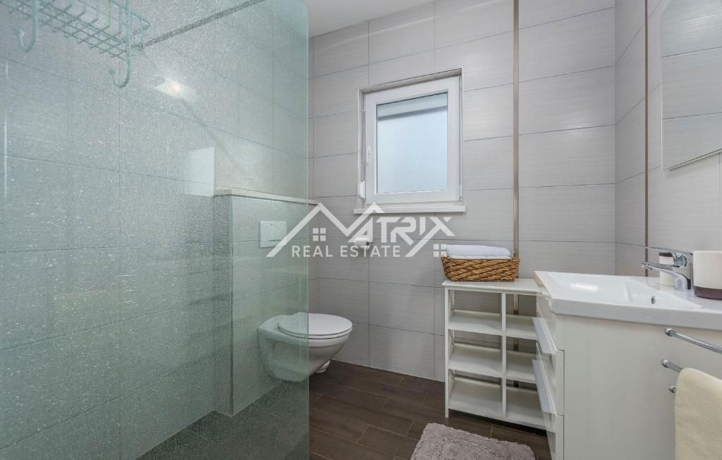 Poreč okolica, samostojna hiša z bazenom