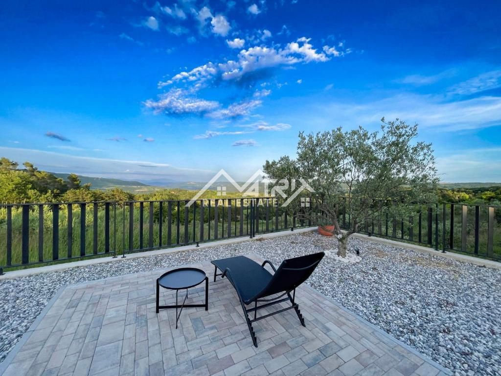 Grožnjan okolica, enonadstropna hiša s panoramskim razgledom