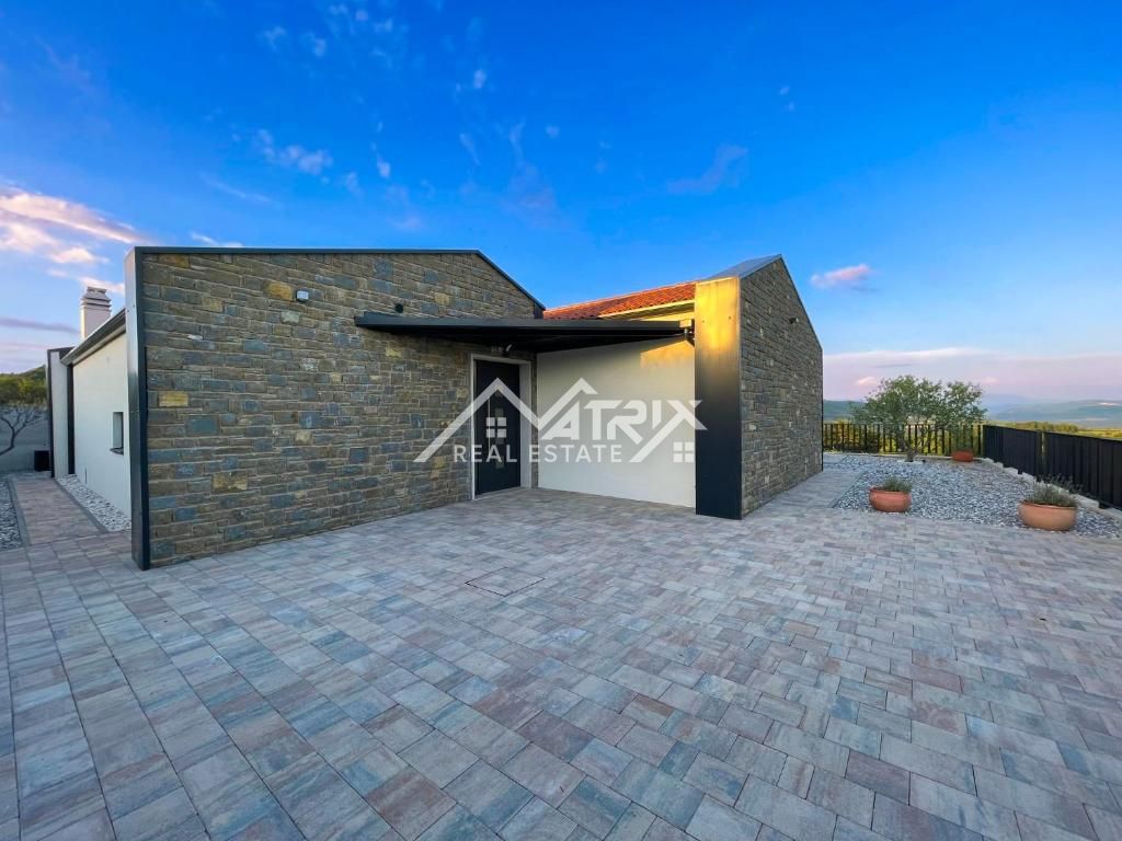 Grožnjan okolica, enonadstropna hiša s panoramskim razgledom