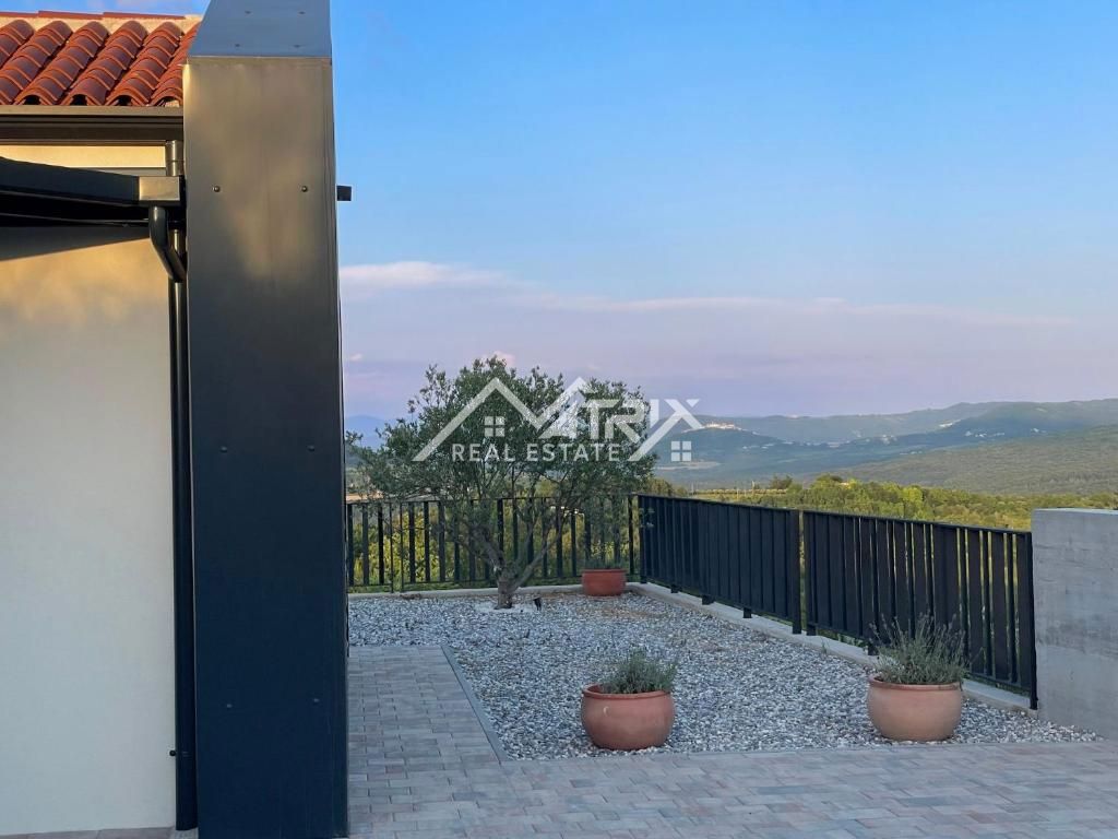 Grožnjan okolica, enonadstropna hiša s panoramskim razgledom