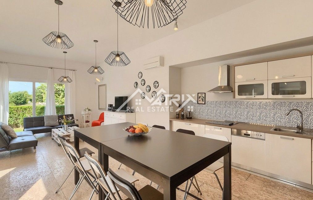 Poreč okolica, lepa pritlična hiša z bazenom blizu mesta.