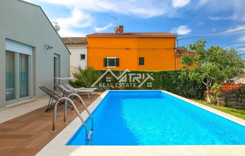 Poreč okolica, lepa pritlična hiša z bazenom blizu mesta.