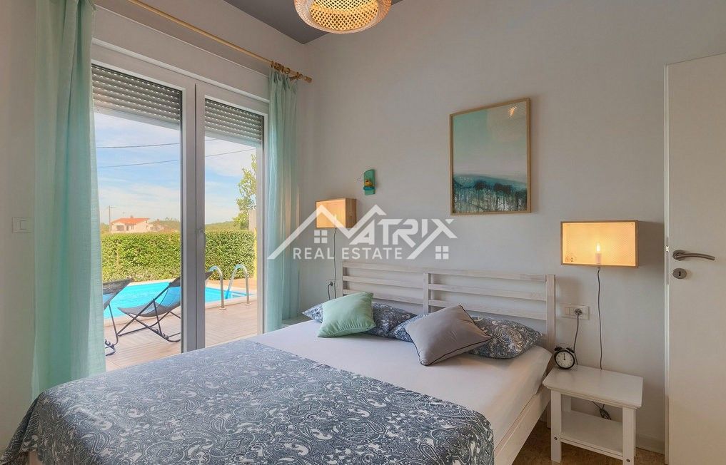 Poreč okolica, lepa pritlična hiša z bazenom blizu mesta.