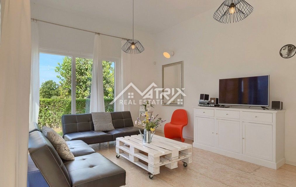 Poreč okolica, lepa pritlična hiša z bazenom blizu mesta.