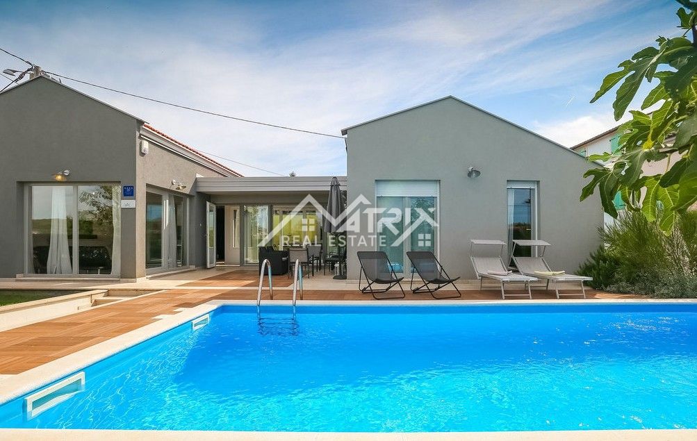 Poreč okolica, lepa pritlična hiša z bazenom blizu mesta.