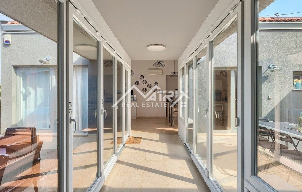 Poreč okolica, lepa pritlična hiša z bazenom blizu mesta.