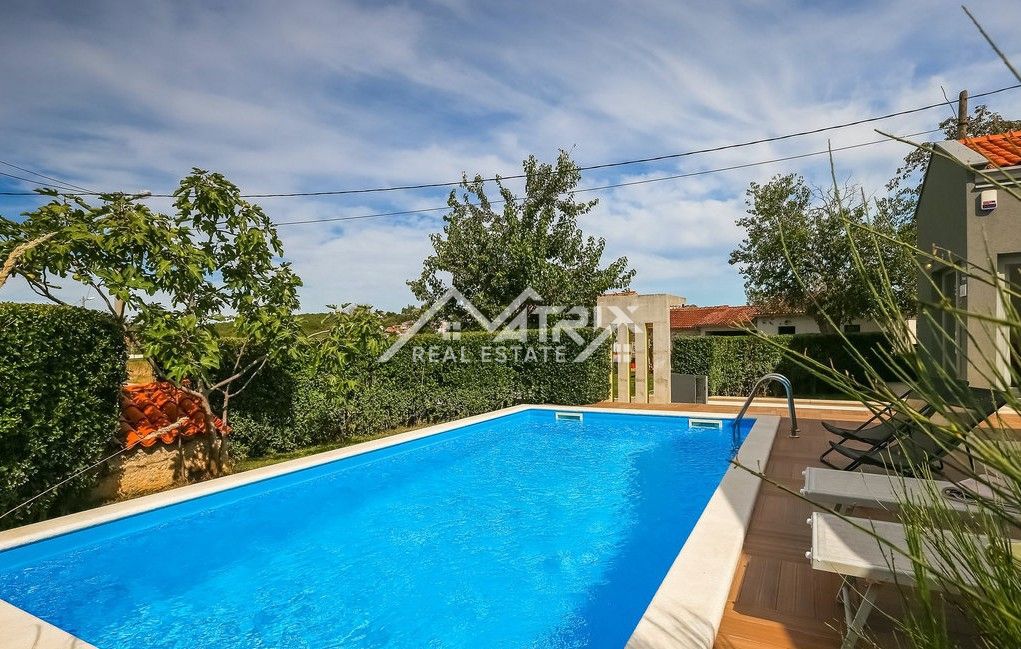 Poreč okolica, lepa pritlična hiša z bazenom blizu mesta.