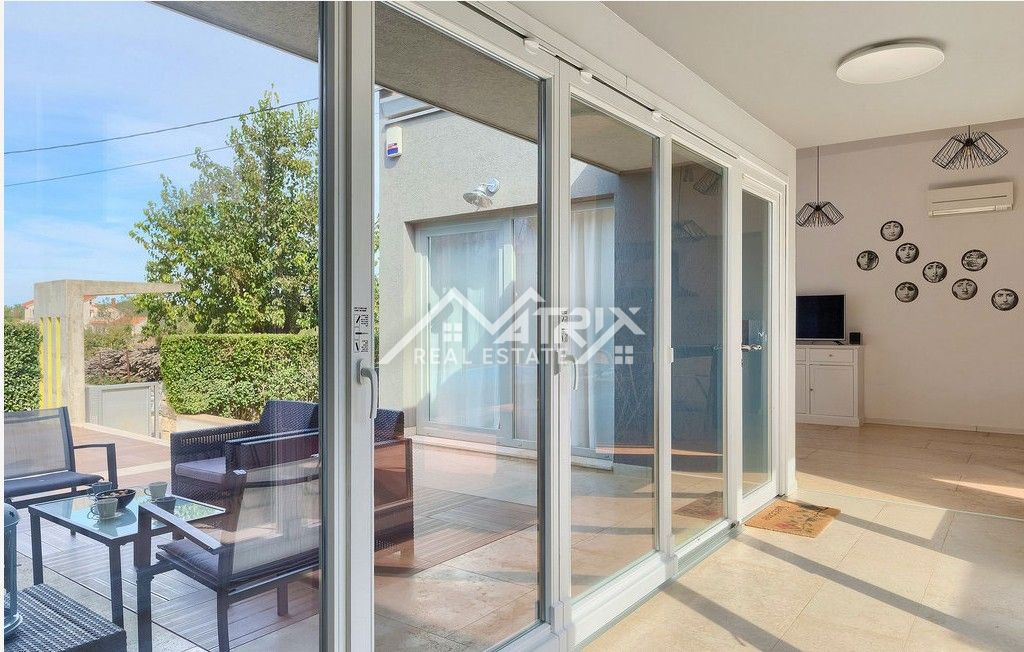 Poreč okolica, lepa pritlična hiša z bazenom blizu mesta.